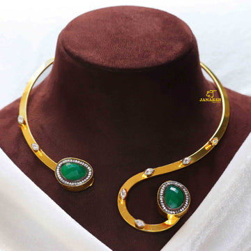 Brass-based golden polish choker necklace